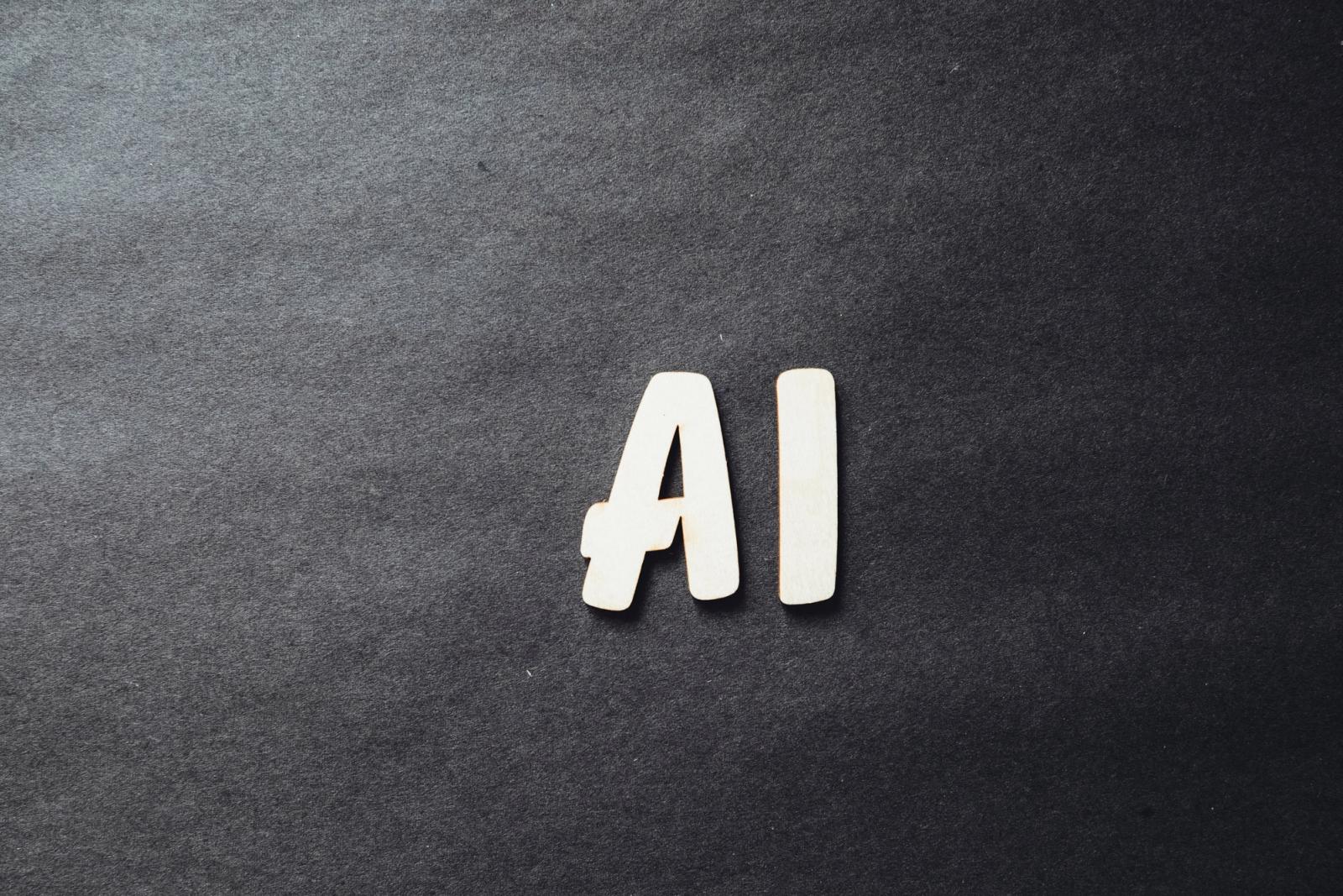 EL PENSAMIENTO CRÍTICO Y LA CREACIÓN FRENTE A LA INTELIGENCIA ARTIFICIAL Y LA SINGULARIDAD