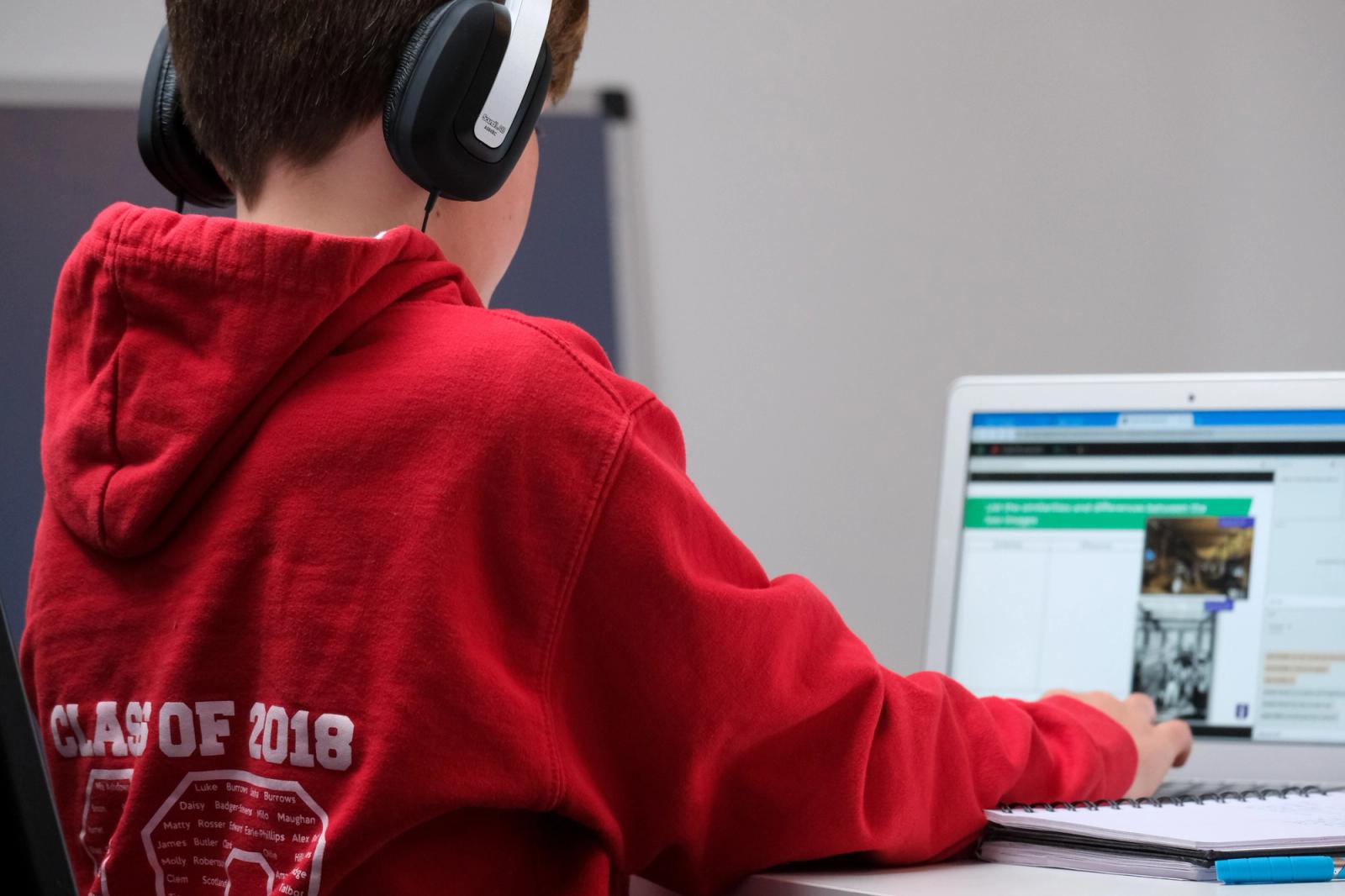 Rediseñar el aula: la educación en tiempos de inteligencia artificial.