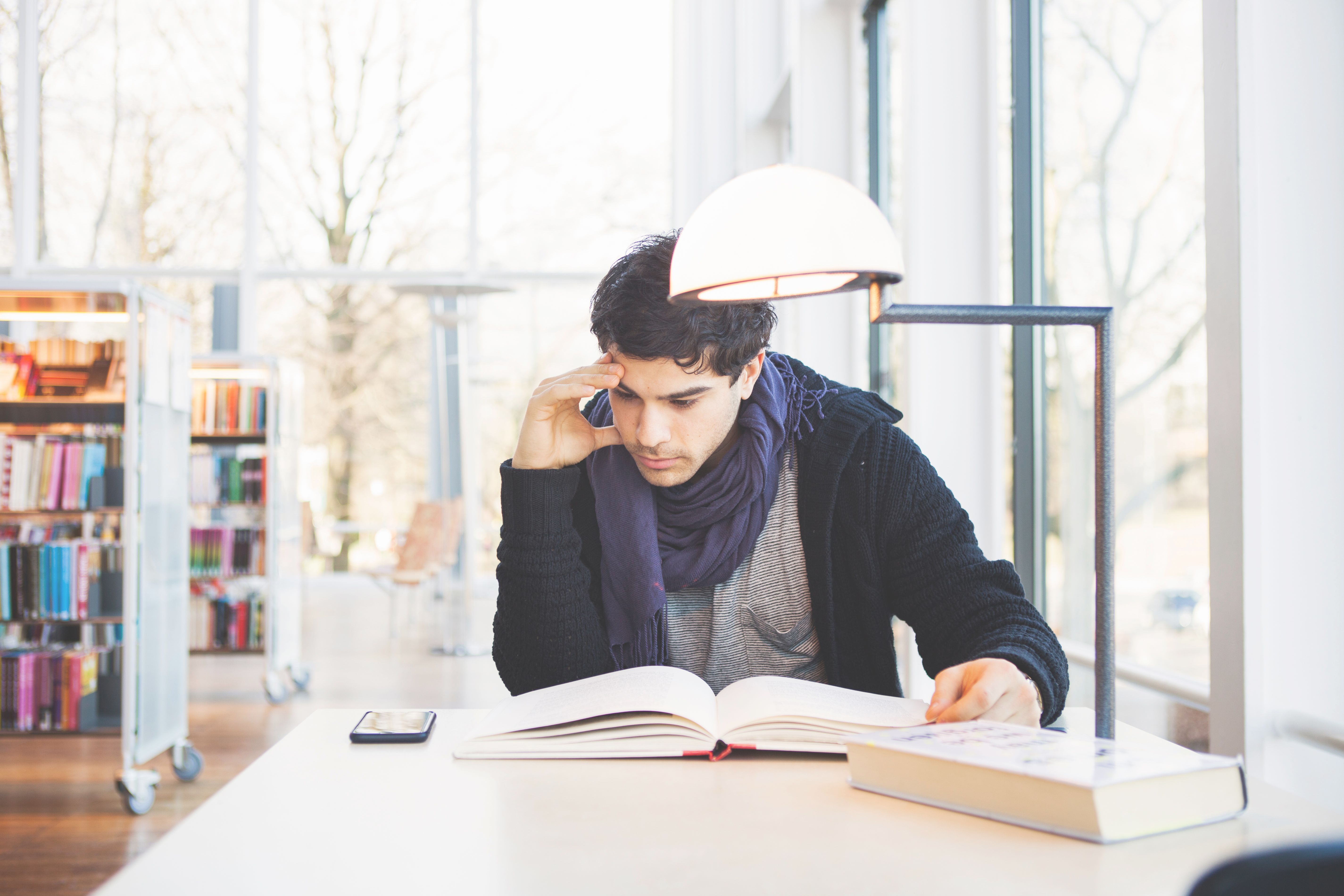 Calma y profundidad en la era de la inteligencia artificial: The Slow University and the Slow Professor como vías de resistencia ante el fin de la universidad