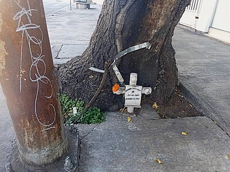 Memoriales vernáculos de la muerte: cruces viales y materialidades del duelo urbano 