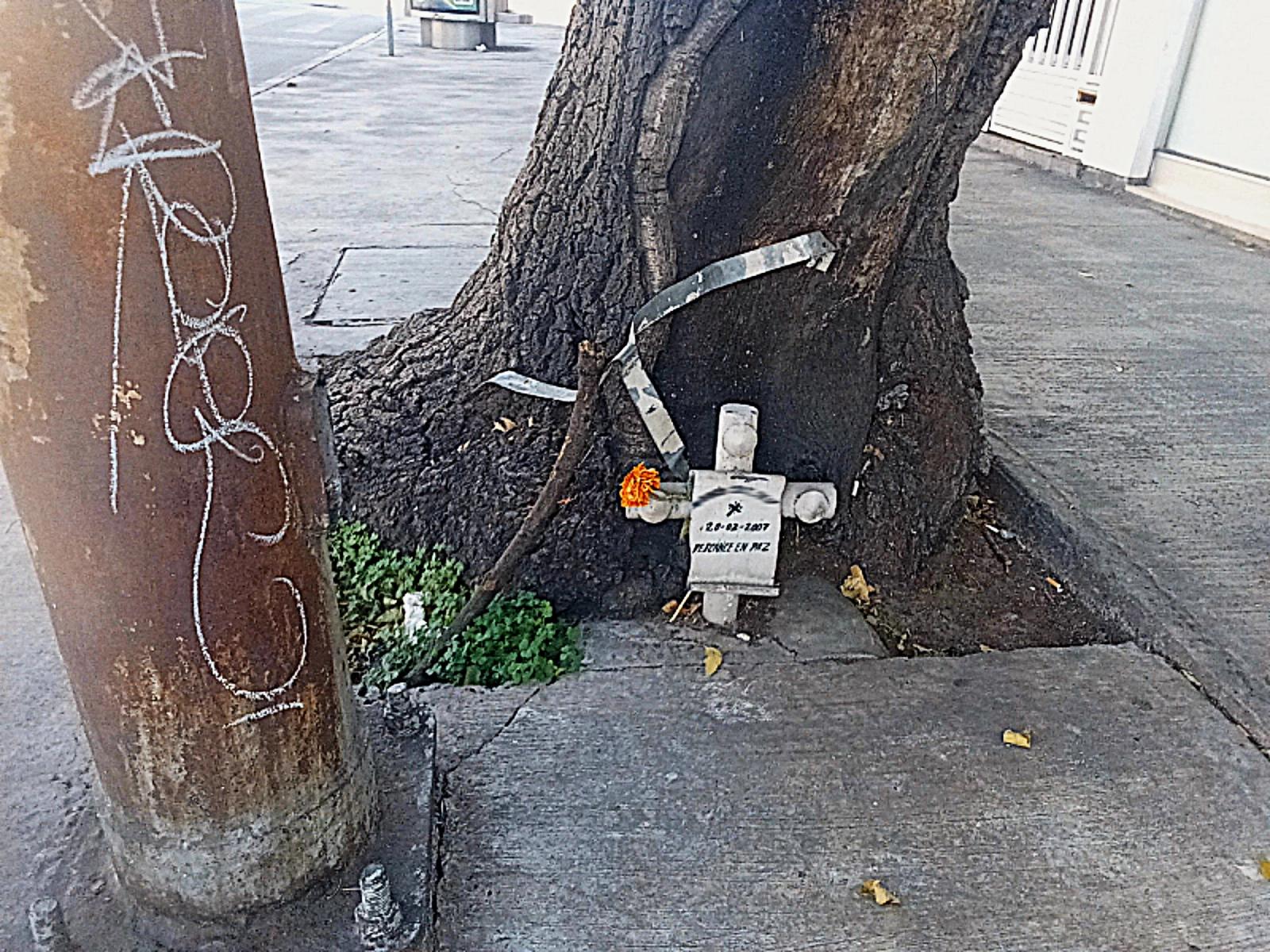 Memoriales vernáculos de la muerte: cruces viales y materialidades del duelo urbano