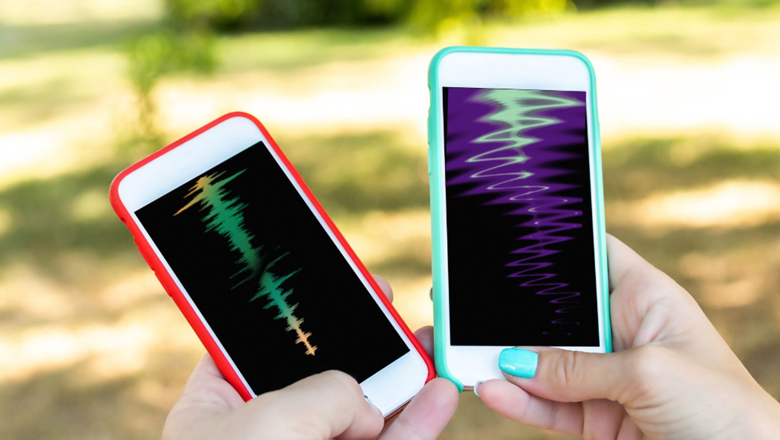Foto: Artem Beliaikin / Two smartphones, blank screen / CC0 1.0 Universal // Ilustración: Eduardo Portas
