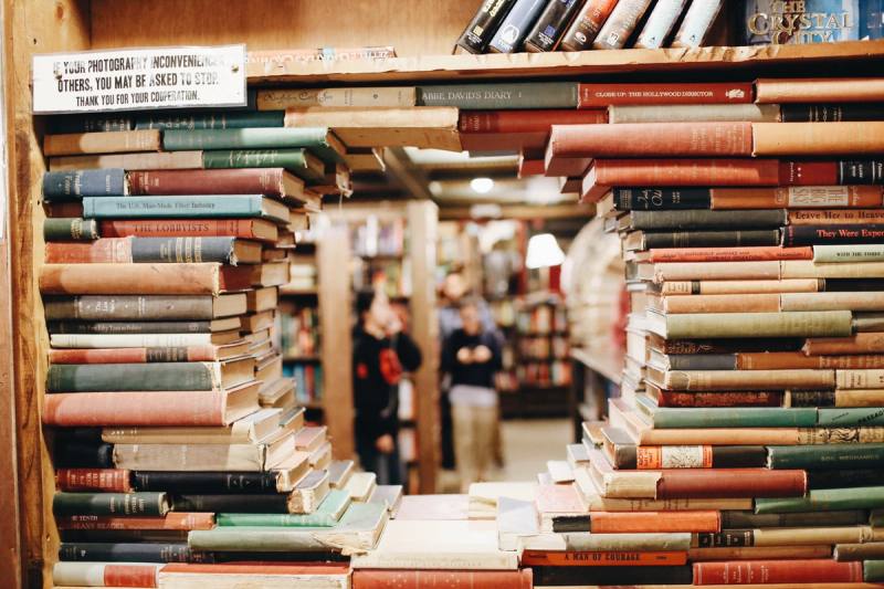 La Revolución Silenciosa: Impacto de la Inteligencia Artificial en los Servicios Bibliotecarios
