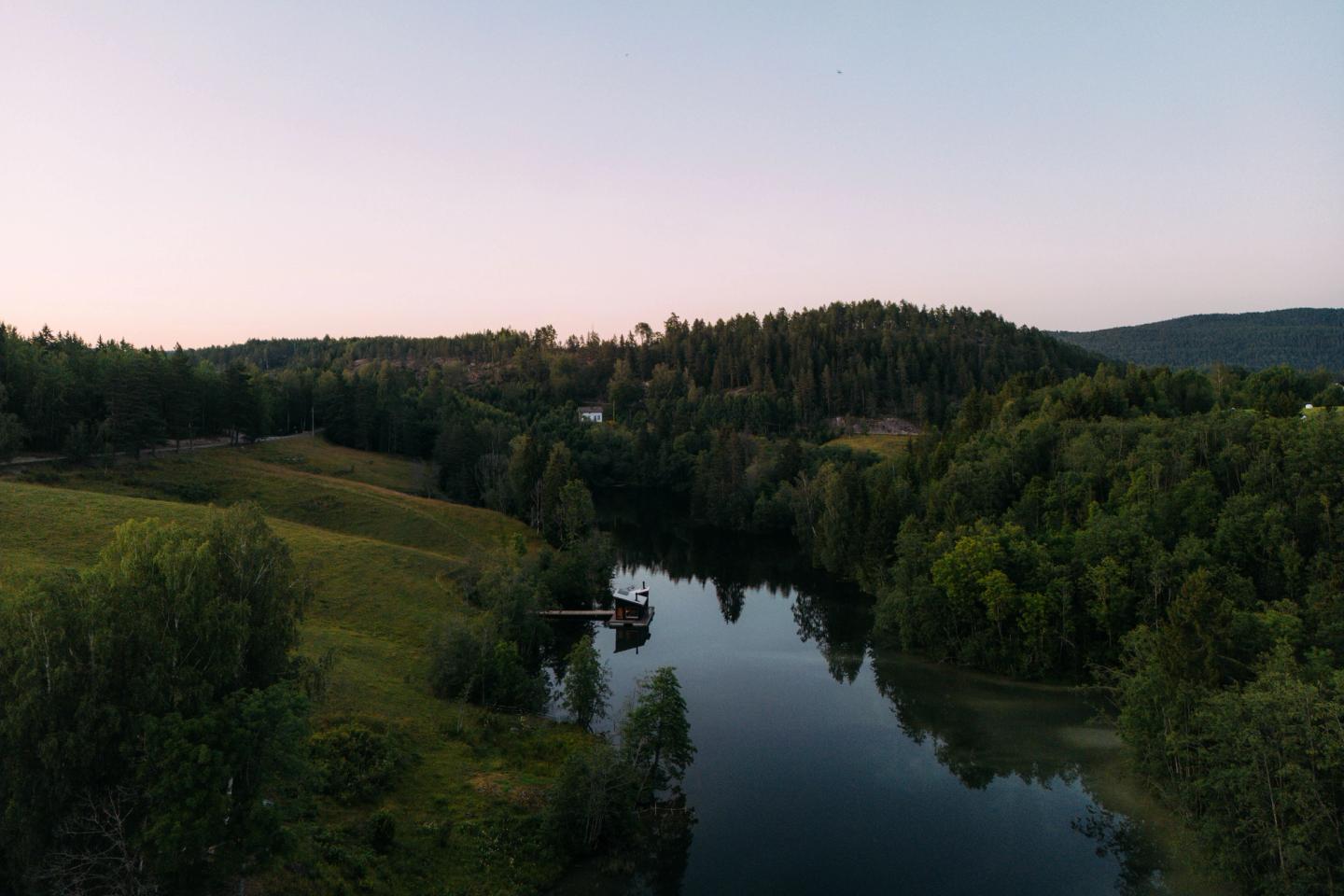 Dronebilde av Tveitanevja