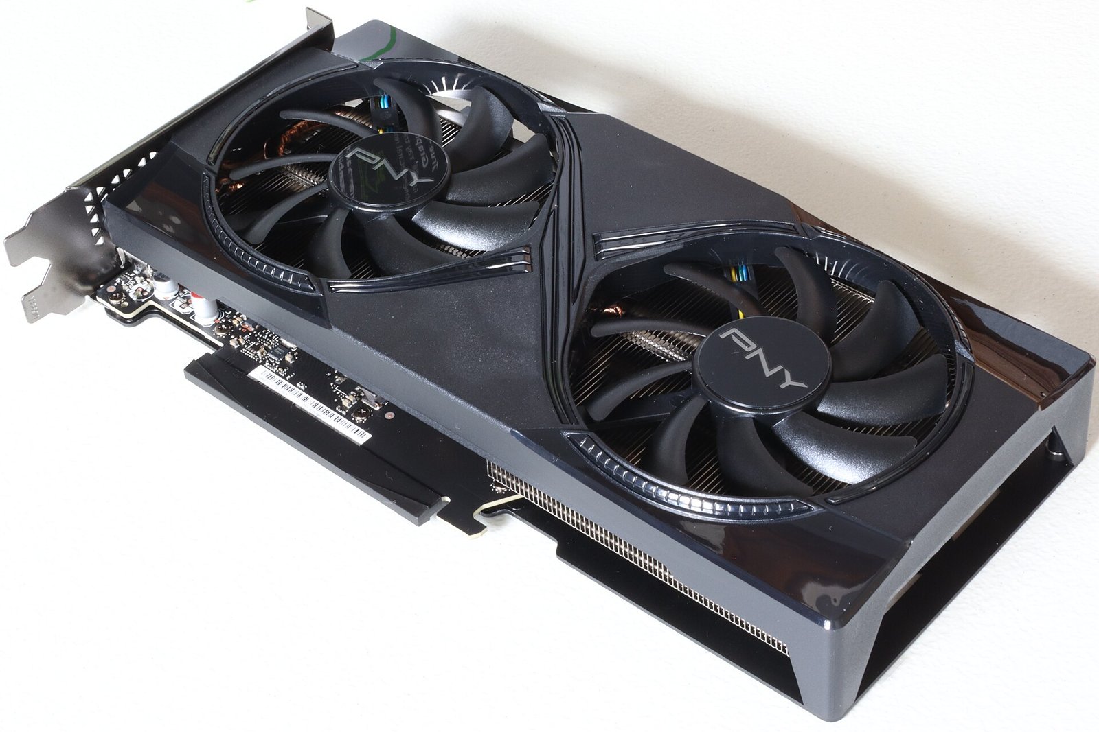 Placa de vídeo NVIDIA GeForce RTX 5060 Ti com duas ventoinhas