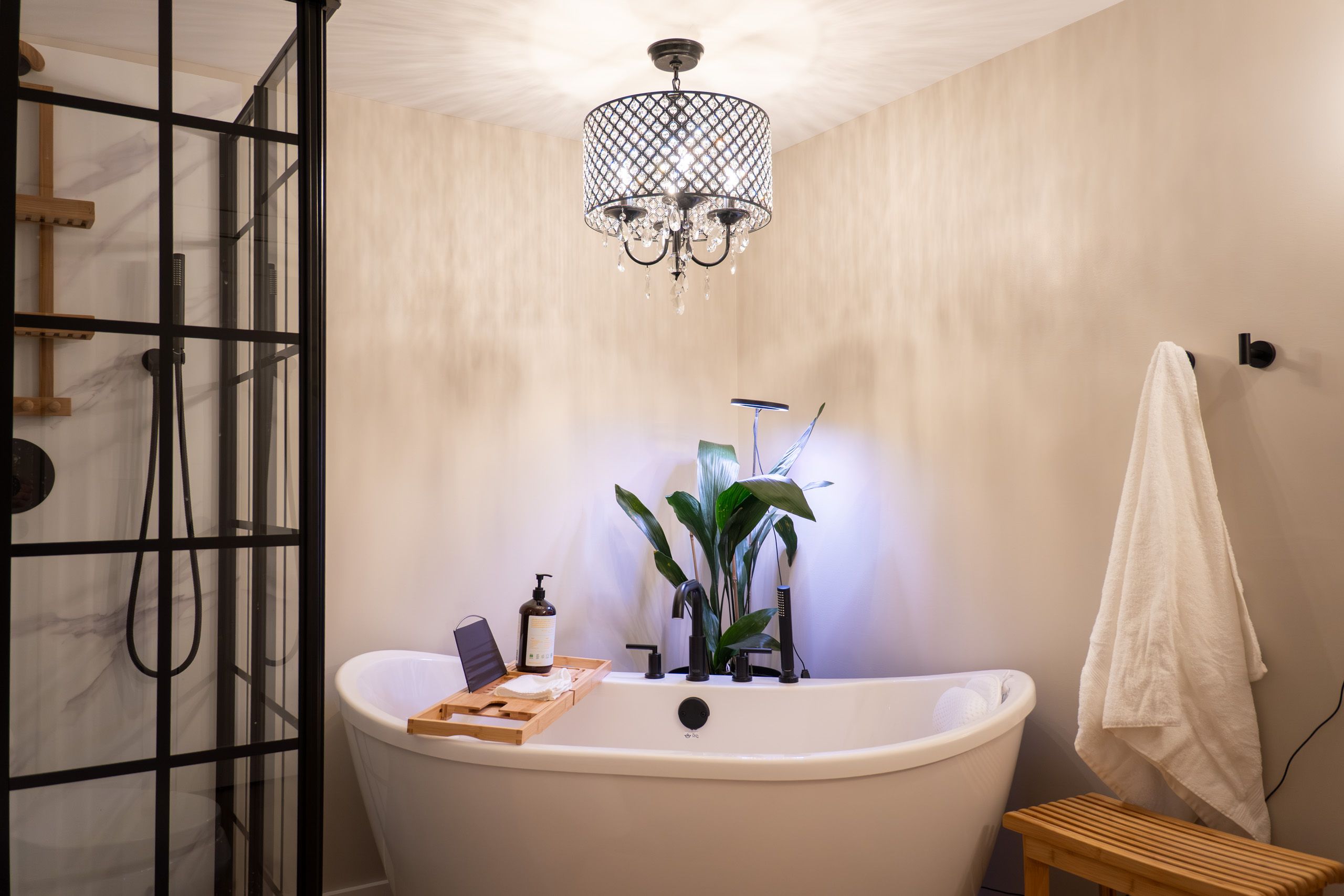 Soaker tub with a chandelier