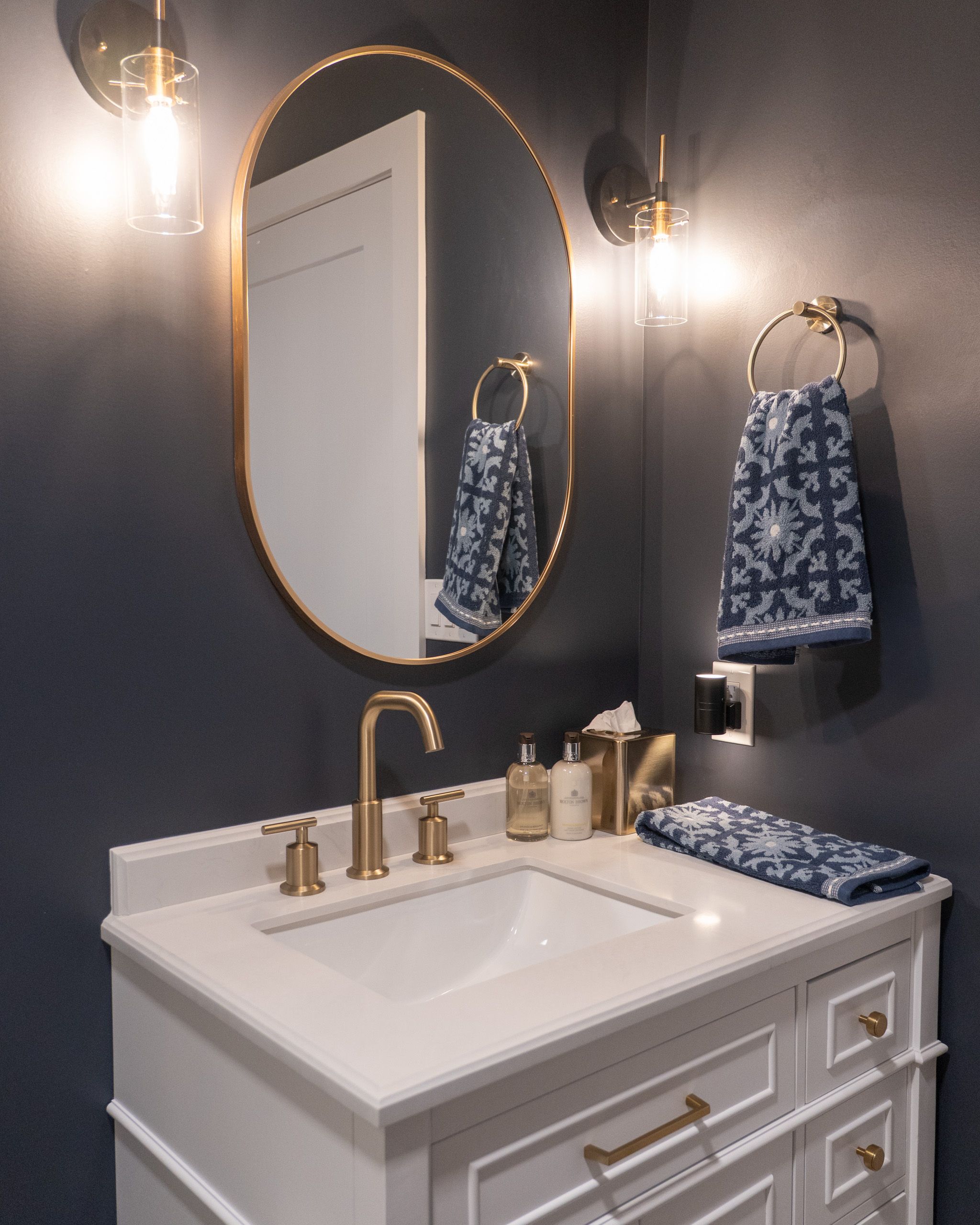 Bathroom vanity