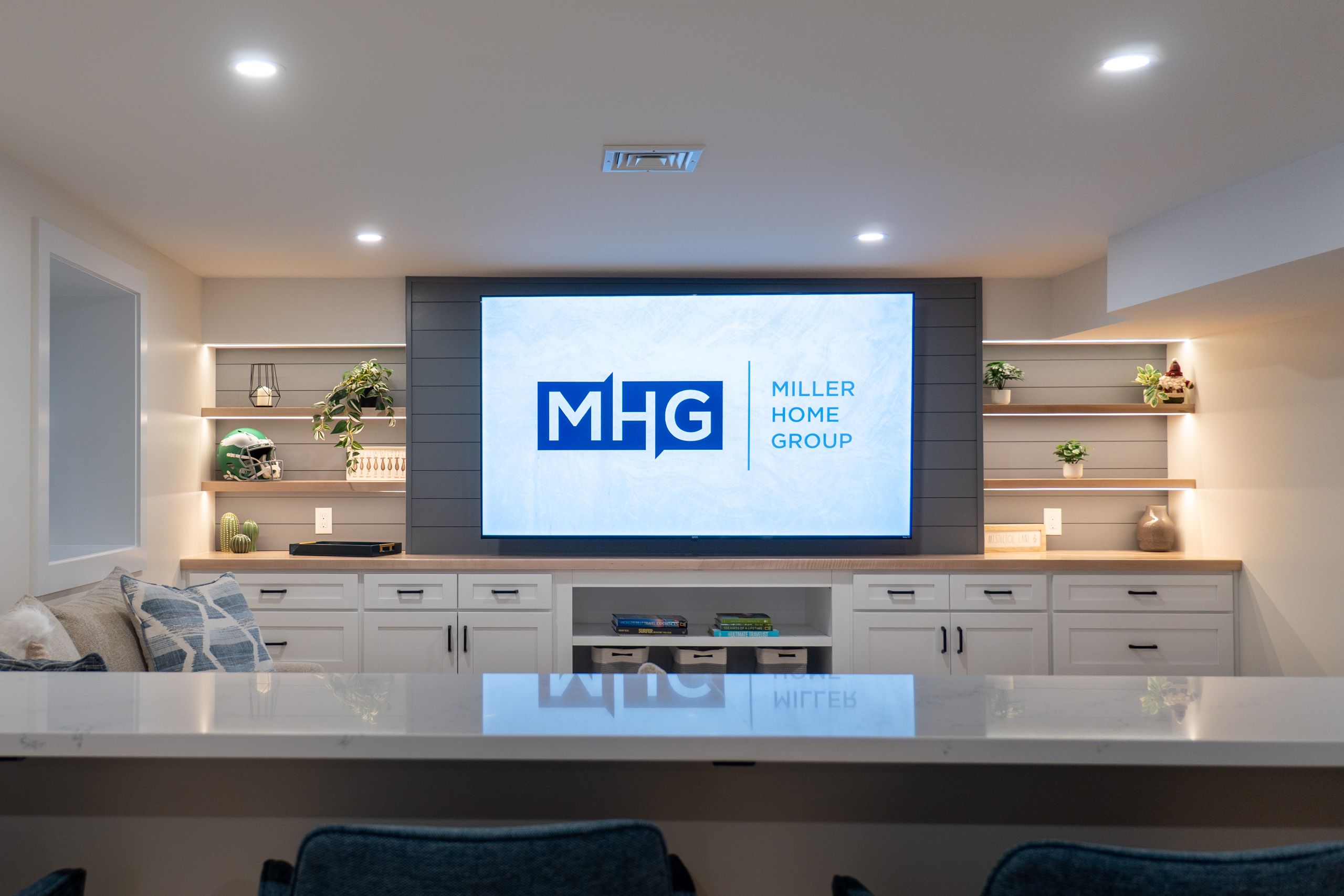 Entertainment center