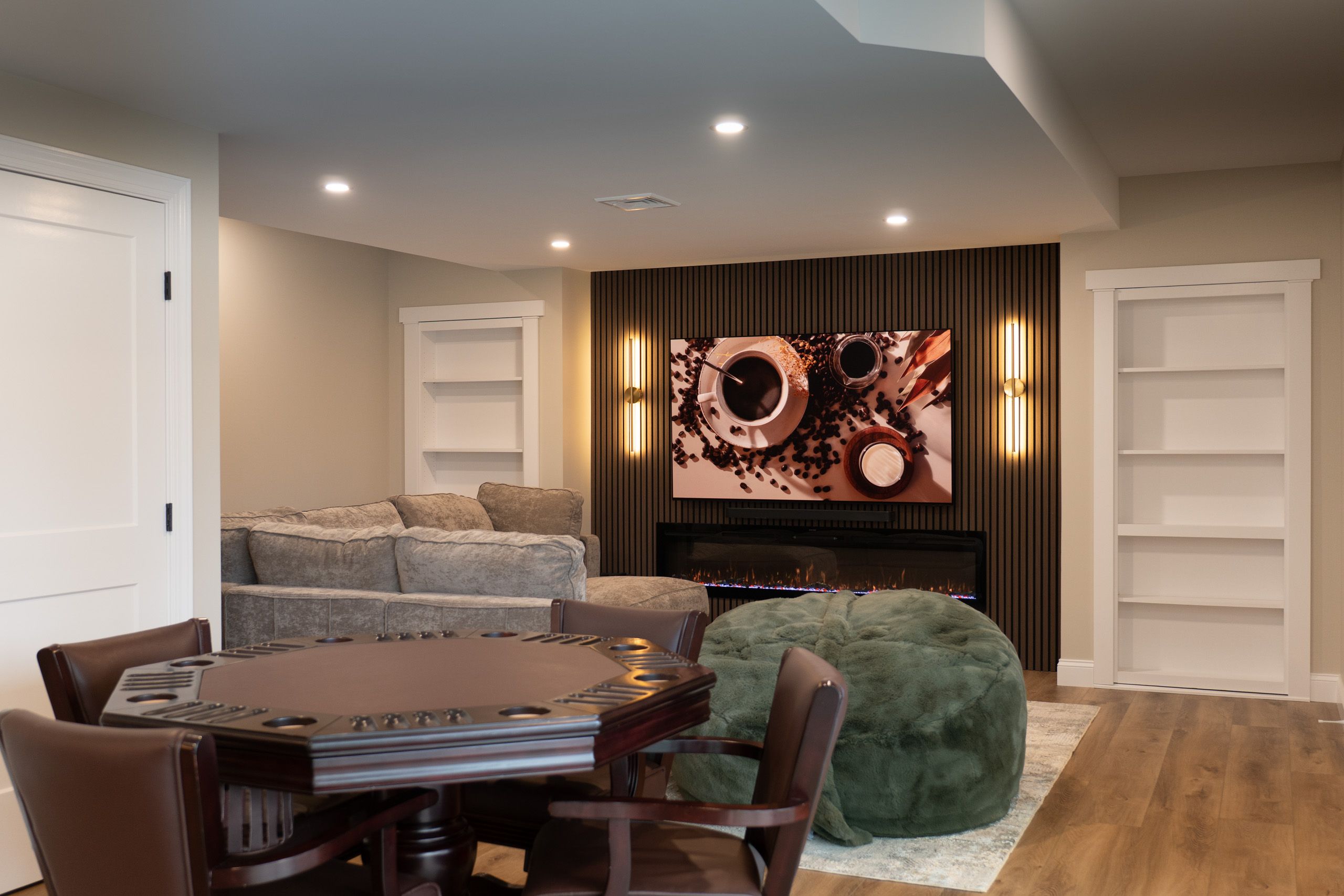 Entertainment center with couche