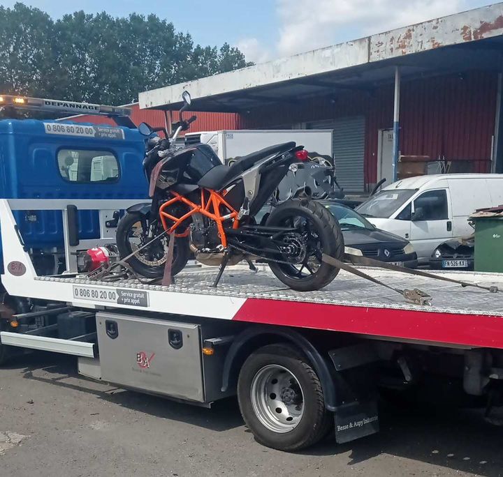 KTM Duke 690 about to be taker on a lorry