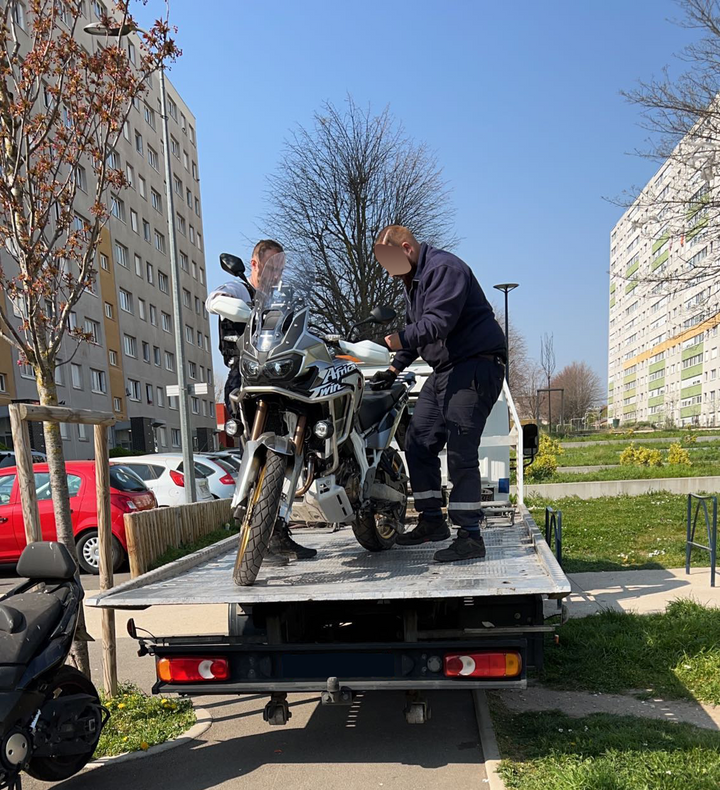 Moto volée remorquée par la Police