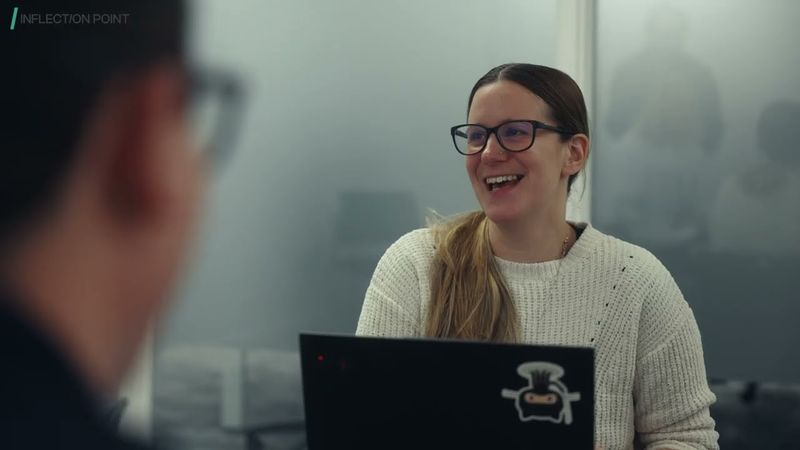 A client smiling during a friendly IT support conversation