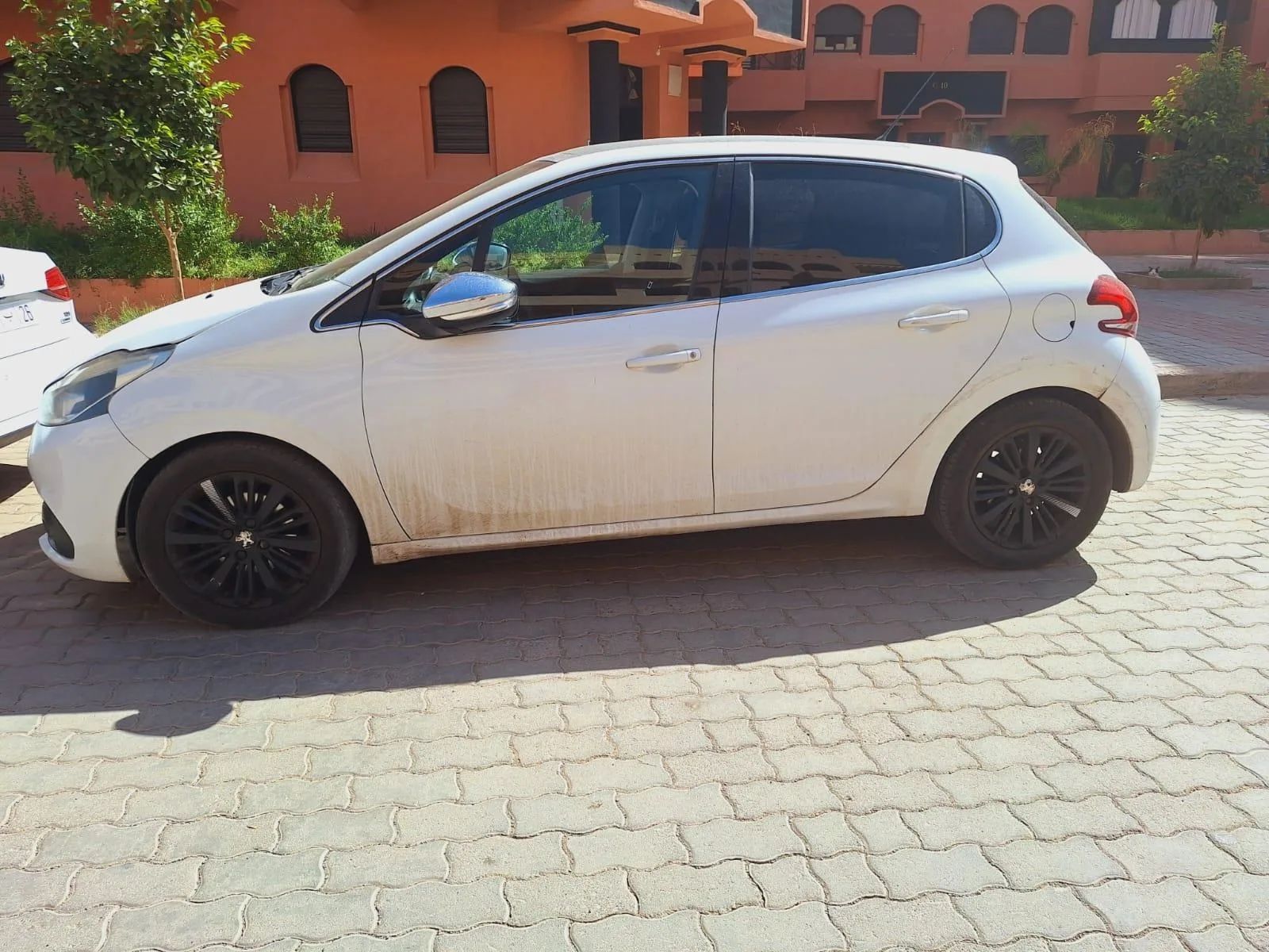 Peugeot 208 2017 2/5