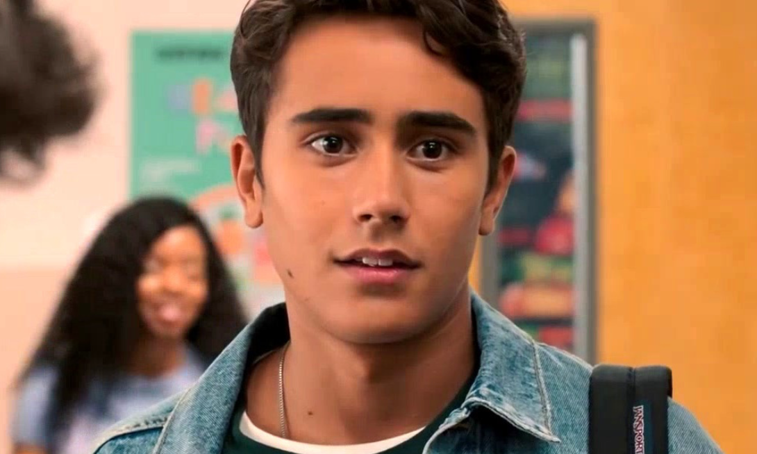 Mateo Fernandez Transformation: From Obscurity to Teen Stardom Rise Story portrait of rising teen actor smiling in casual style