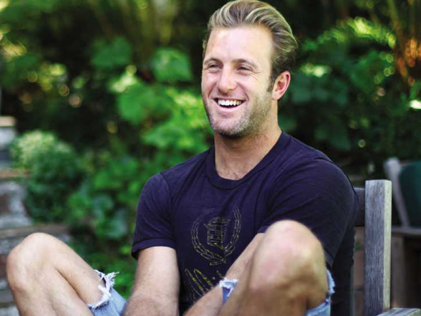 Actor Scott Caan smiling on the red carpet at a Hollywood movie premiere.