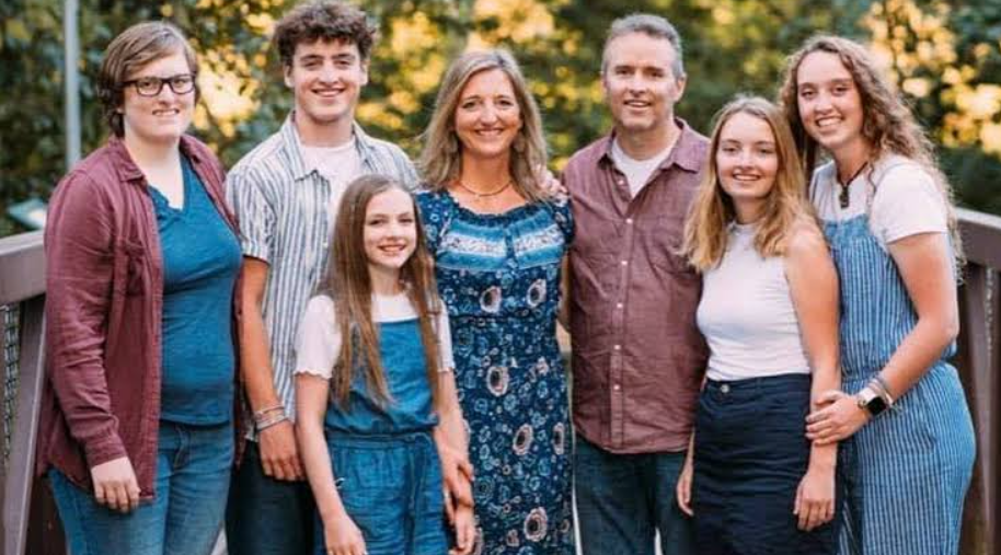 Benson Boone parents, Nate and Kerry Boone, smiling with Benson Boone during a family event that highlights their close relationship and support.