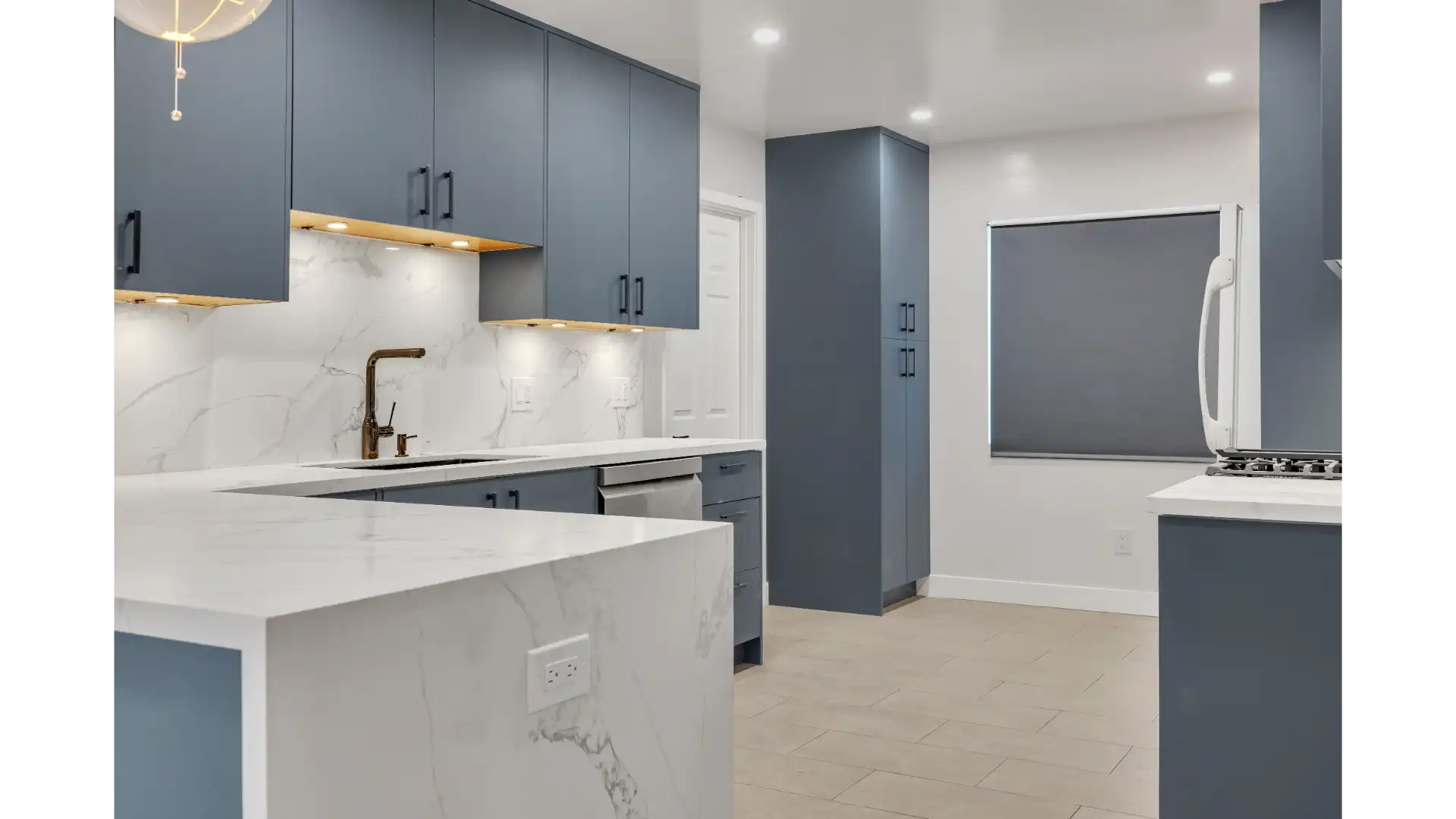 Kitchen, continuous flooring into living area
