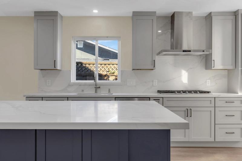 Kitchen, marble-look quartz backsplash with gas cooktop and range hood