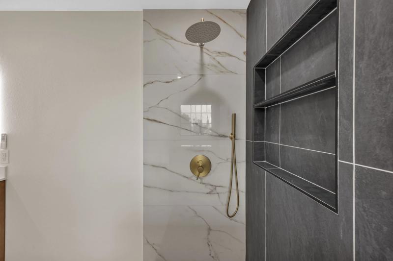 Master bath, full room from entrance perspective