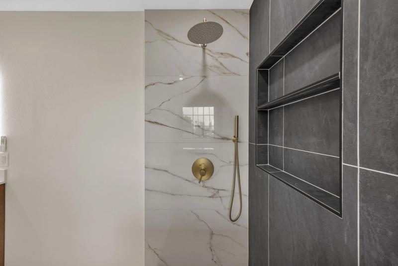 Master bath, full room from entrance perspective