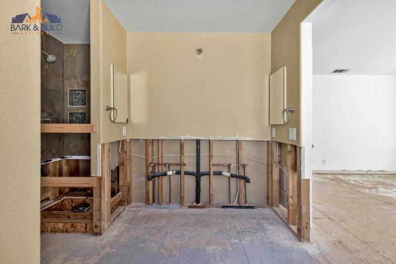 Bark and Build outdoor operations — deck and hardscaping project management