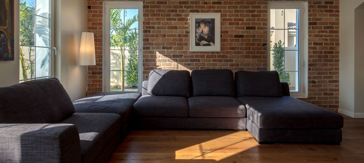 Arabian Ranches - Genuine Reclaimed Barnstock Brick - Dubai - UAE