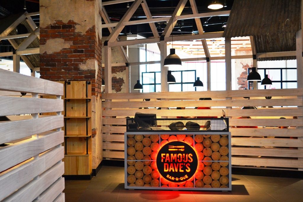 Famous Dave's - Genuine Reclaimed Barnstock Bricks - Abu Dhabi - UAE