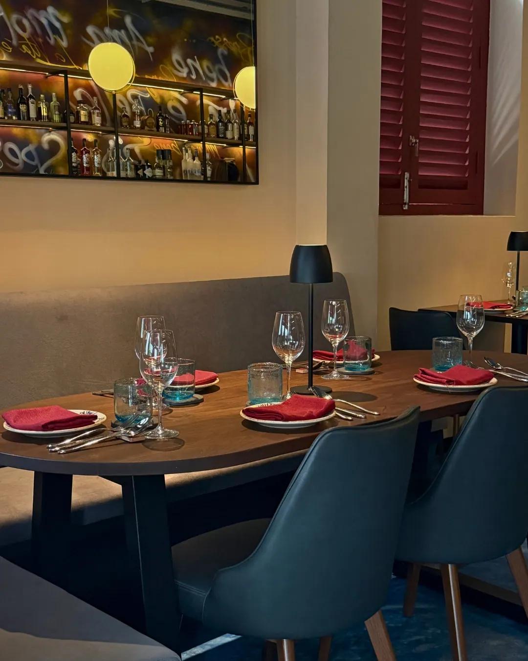 Cenzo dining space