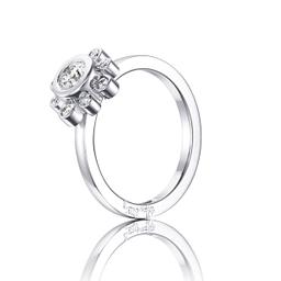 SWEET HEARTS CROWN RING 0.30 CT.