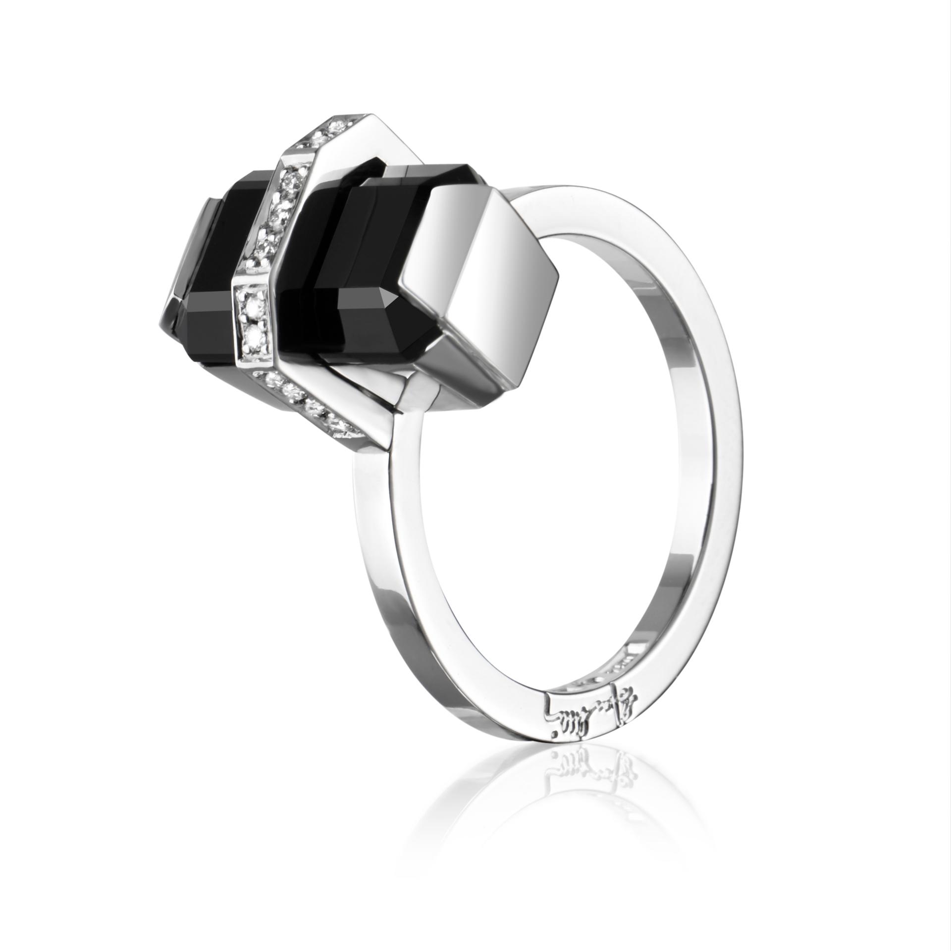 LITTLE BEND OVER RING - ONYX