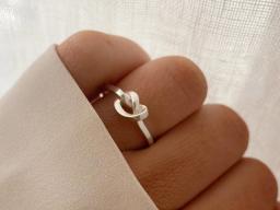 LOVE KNOT RING - SILVER