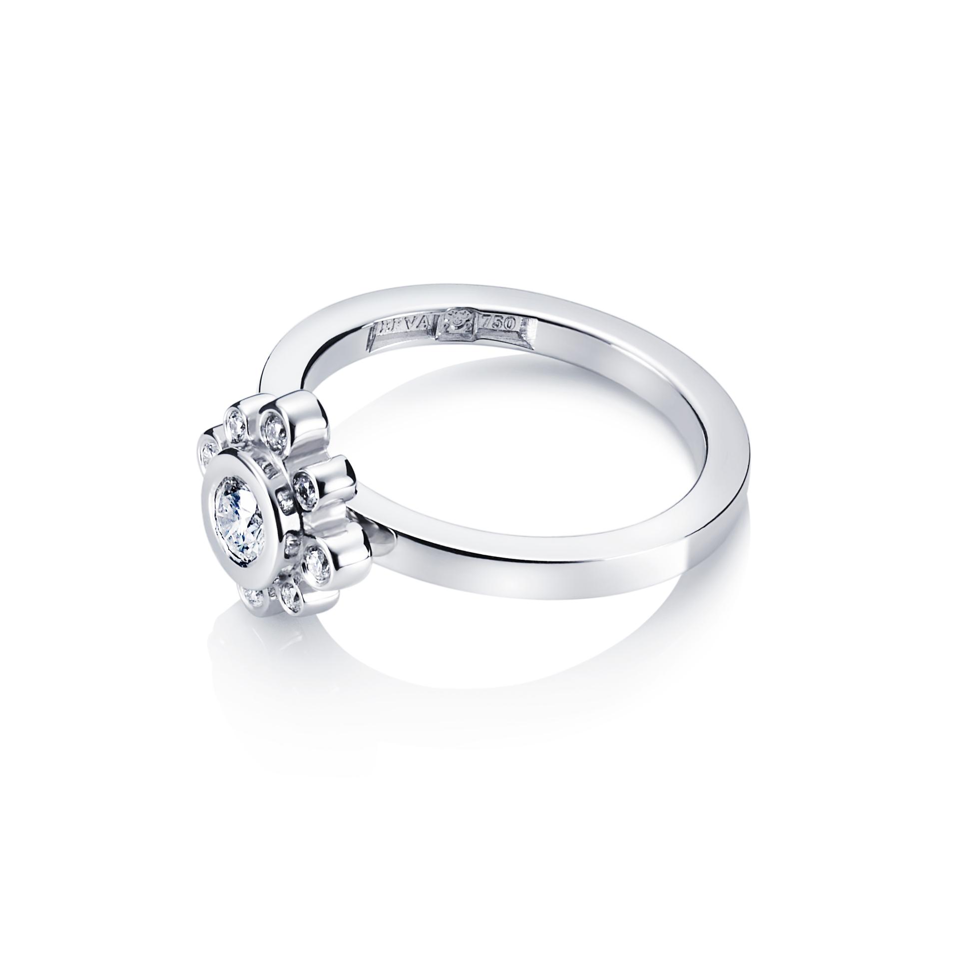 SWEET HEARTS CROWN RING 0.19 CT