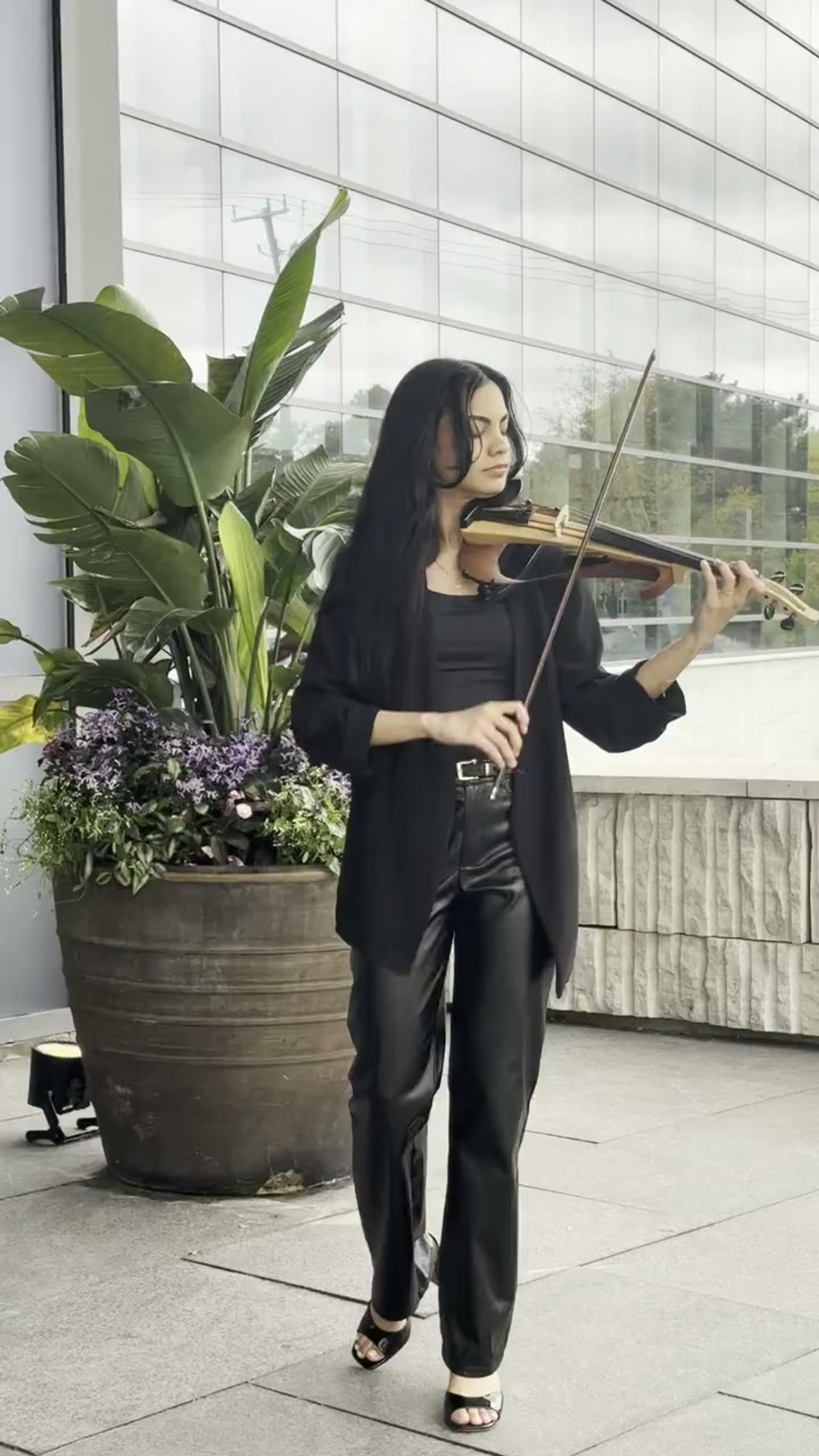 Daniela Olano performing