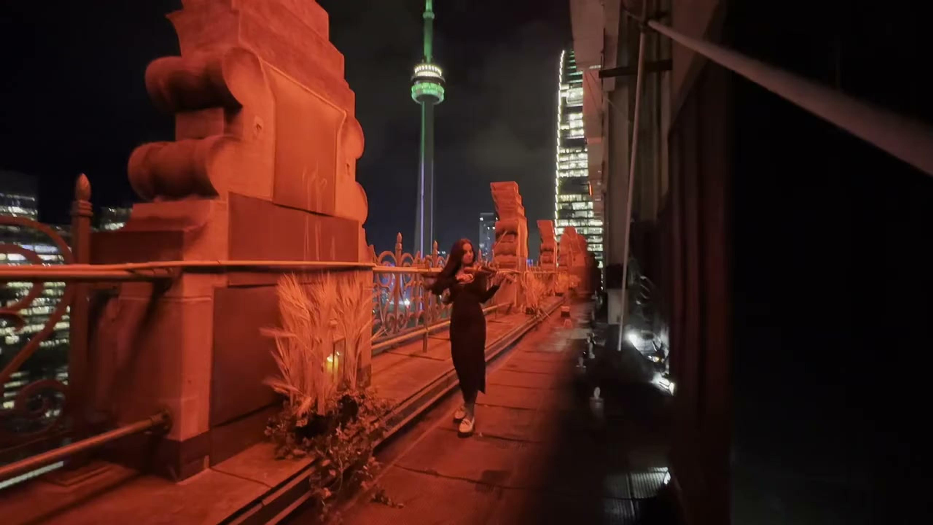 Daniela Olano performing