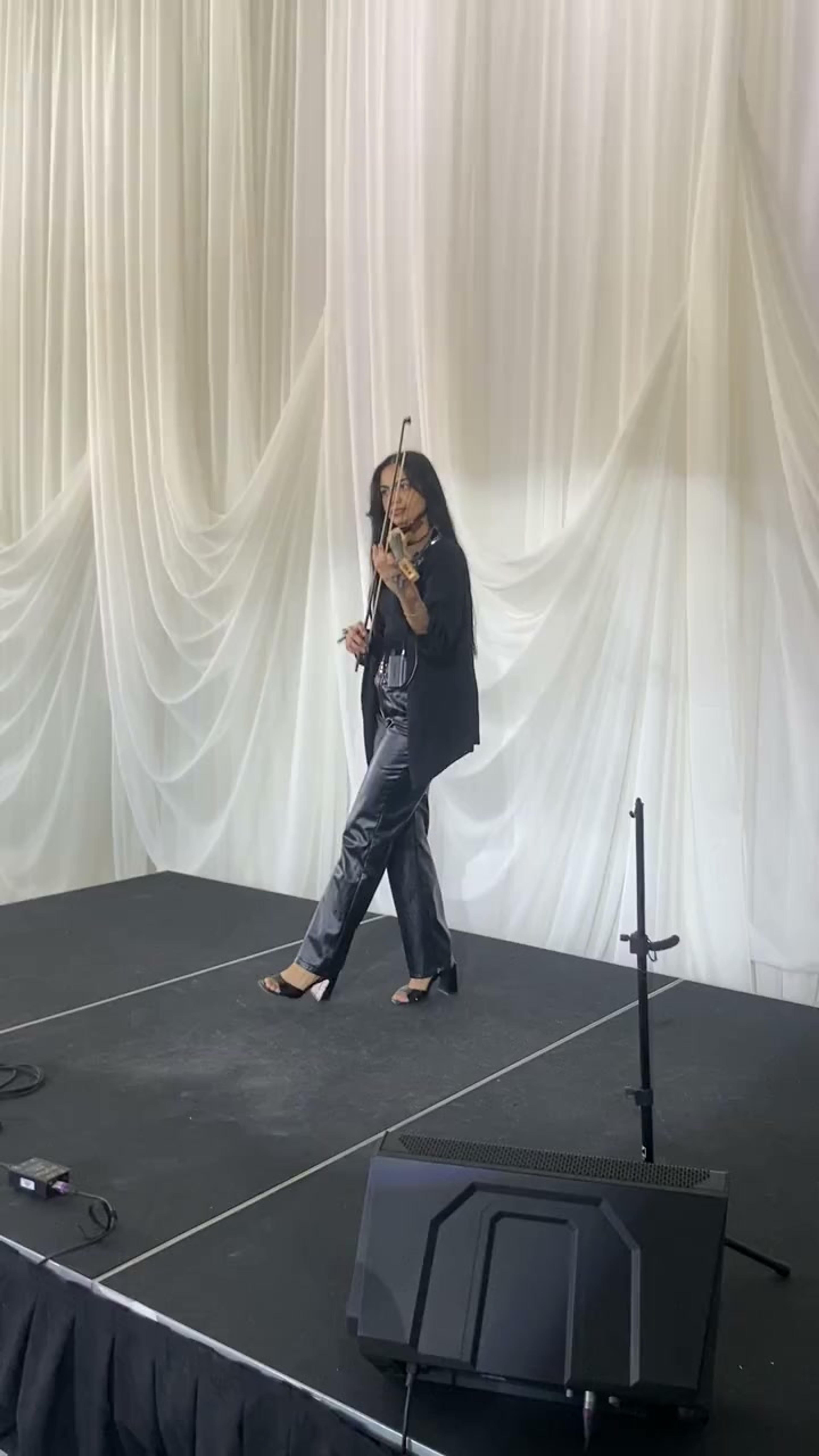 Daniela Olano performing