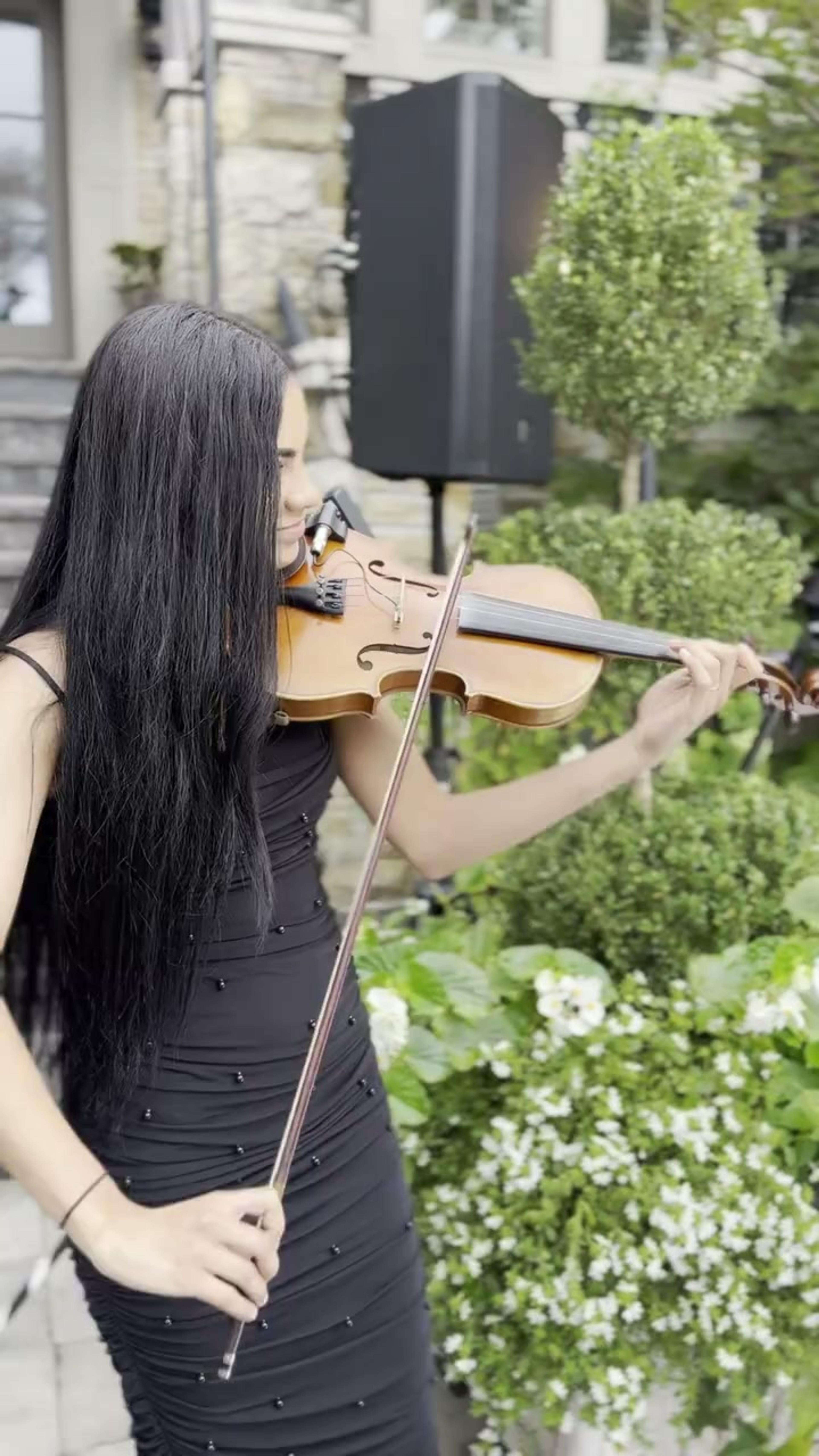 Daniela Olano performing