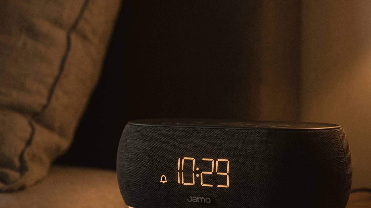 Jamo: Bedside, lamplight