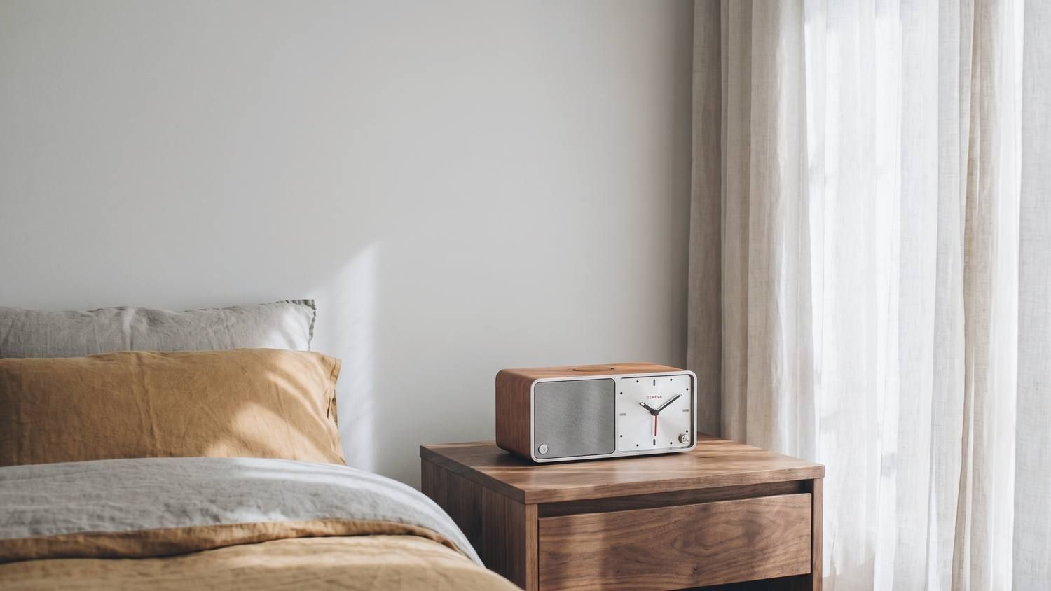 Geneva: Guest room, afternoon