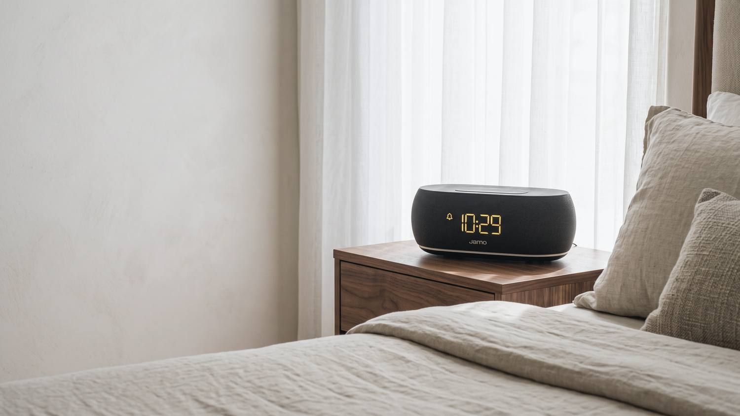 Jamo: Guest room, morning