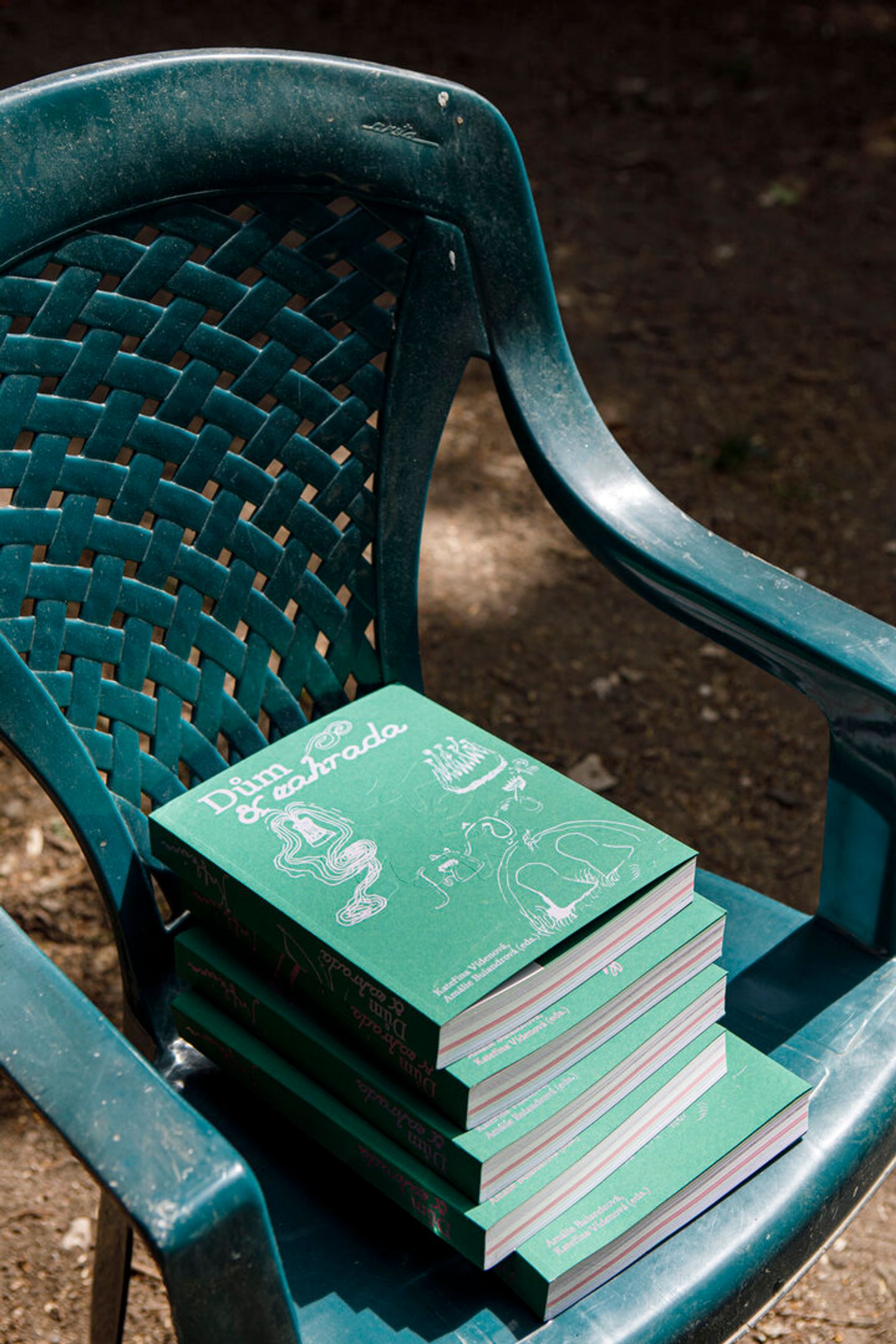 DŮM A ZAHRADA (KNIHA)