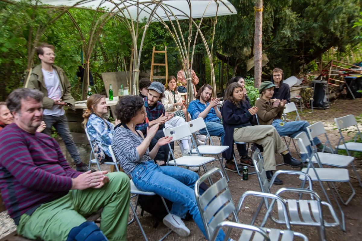 COMMUNITY, BUILDING AND LIVING SHARED ENVIRONMENTS