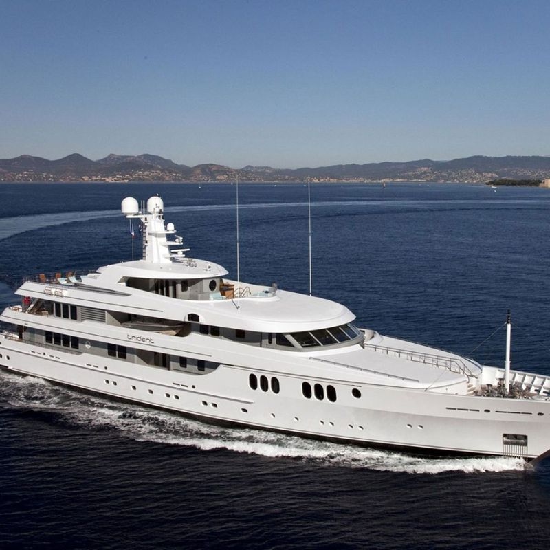 Top 10 Greece Yacht Charters Perfect for Large Groups & Celebrations in Summer 2026