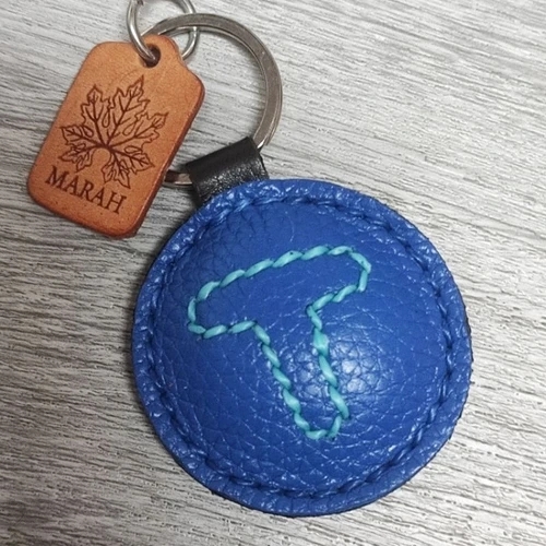 พวงกุญแจตัวอักษรภาษาอังกฤษ ดีไซน์หนังถัก หนังวัวแท้ สีน้ำตาล สำหรับห้อยกุญแจรถและตกแต่งกระเป๋า - 02