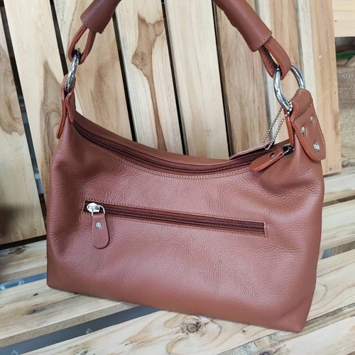 กระเป๋าถือหนังแท้สีพื้น ดีไซน์เรียบหรู ผลิตจากหนังชามัวร์นุ่มพิเศษ ขนาดพกพา - 05