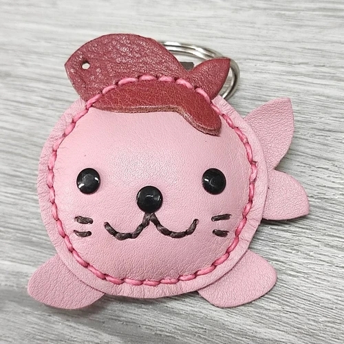 พวงกุญแจแมวน้ำหนังแท้แฮนด์เมดสีน้ำตาลสำหรับห้อยกระเป๋าและลูกกุญแจ - 03