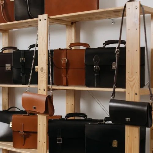 ภาพปกของบทความ ควรเก็บกระเป๋าแบรนด์เนมยังไง ให้สวยเหมือนใหม่เสมอ