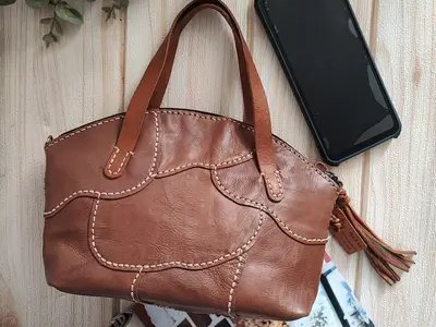 ภาพปกของบทความ หนังแท้ เป็นรอยง่ายไหม