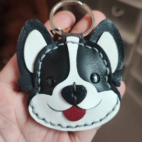 พวงกุญแจหนังแท้รูปหมาคอร์กี้สีน้ำตาลขาว งานแฮนด์เมดเย็บมือสำหรับห้อยกุญแจและประดับกระเป๋า - 07