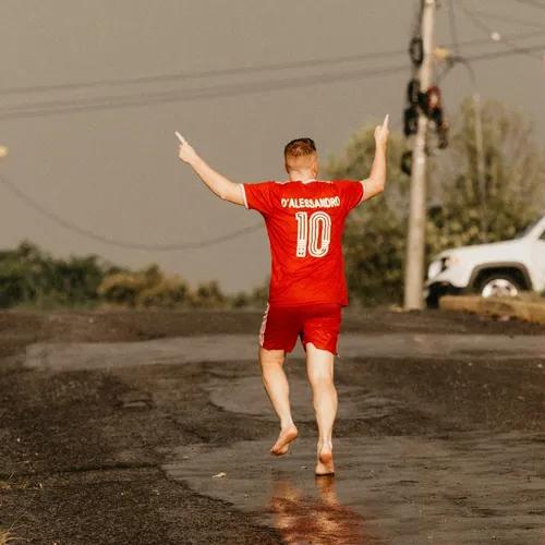 ภาพปกของบทความ ผู้หญิงคิดอย่างไรเมื่อเห็นผู้ชายใส่ เสื้อทีมฟุตบอลในชีวิตประจำวัน