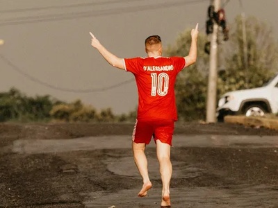 ภาพปกของบทความ ผู้หญิงคิดอย่างไรเมื่อเห็นผู้ชายใส่ เสื้อทีมฟุตบอลในชีวิตประจำวัน